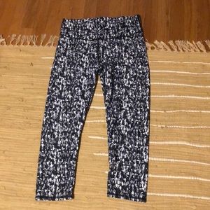 Fabletics Cropped Yoga Pants